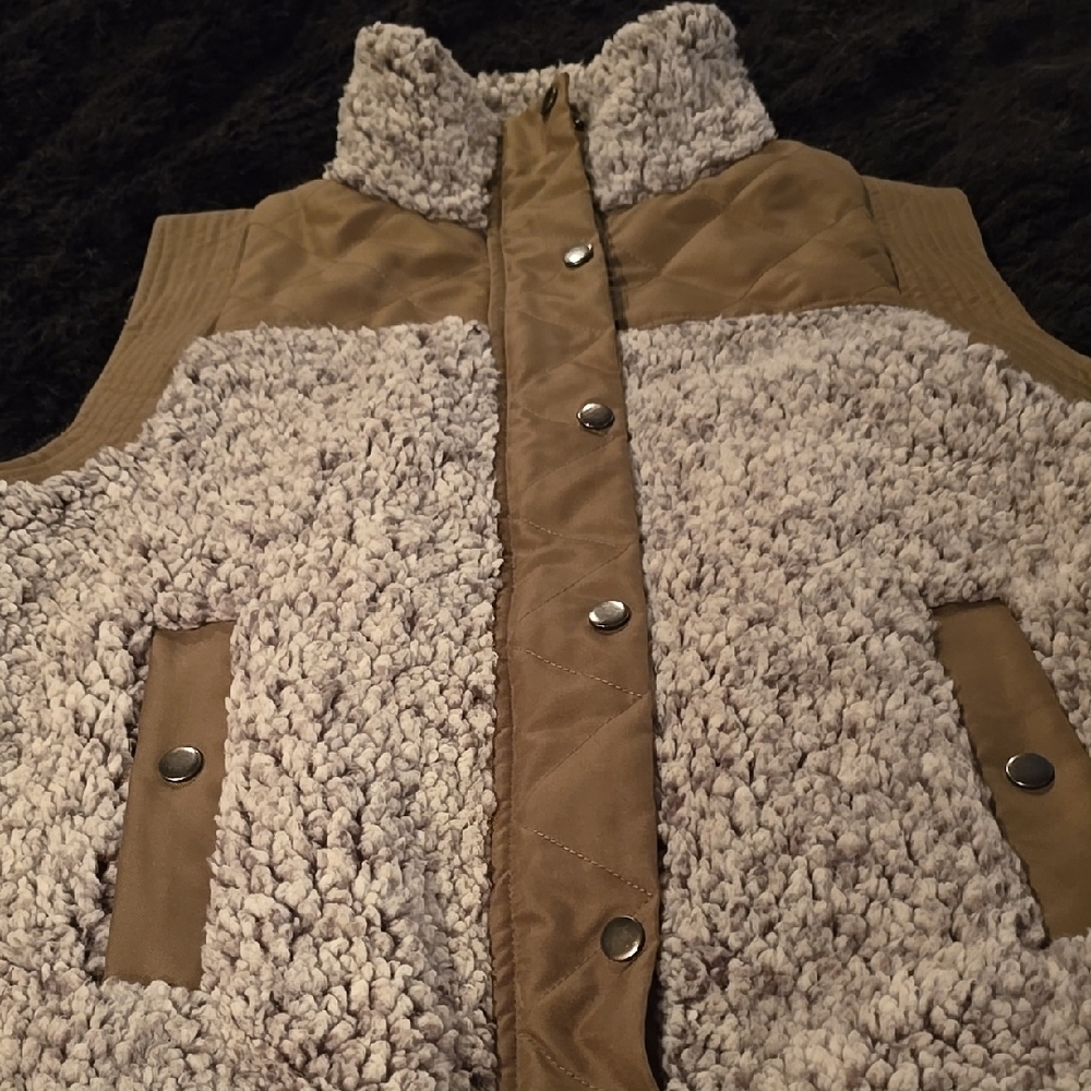 Oli & Hali Tan and Cream Sherpa Vest